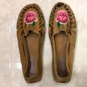 Naughty Monkey Rose Suede Moccasins • Women’s Size 7.5 • EUC (*with flaw - READ)